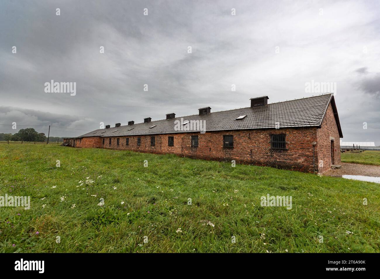 KZ Auschwitz Frauen und Kinder wurden gemeinsam in Steinbaracken