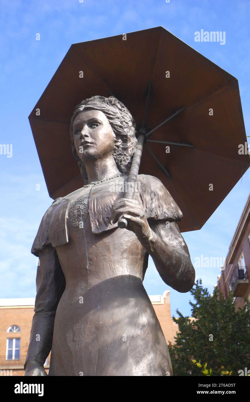 Bronze statue of Habsburg Empress Elizabeth (Erzsebet), known as Sisi, holding a parasol, Madach ter, Erzsebetvaros, Elizabeth Town, Budapest, Hungary Stock Photo