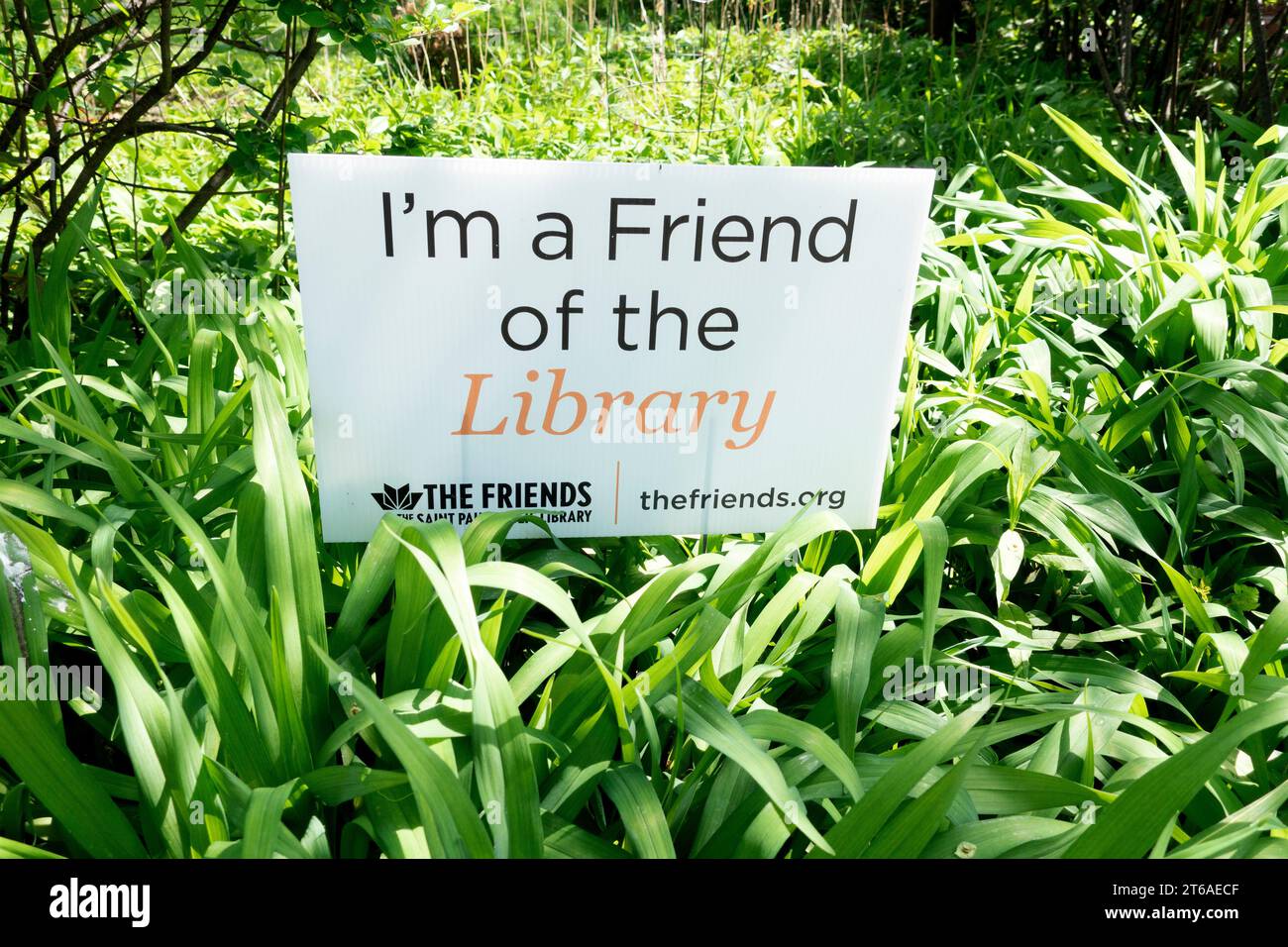 Neighborhood yard sign: 'I'm a Friend of the Library'. St Paul Minnesota MN USA Stock Photo