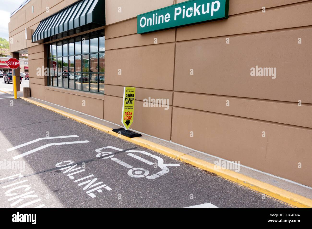 Convenient Lunds and Byerlys parking lot pickup area for online grocery orders. St Paul Minnesota MN USA Stock Photo