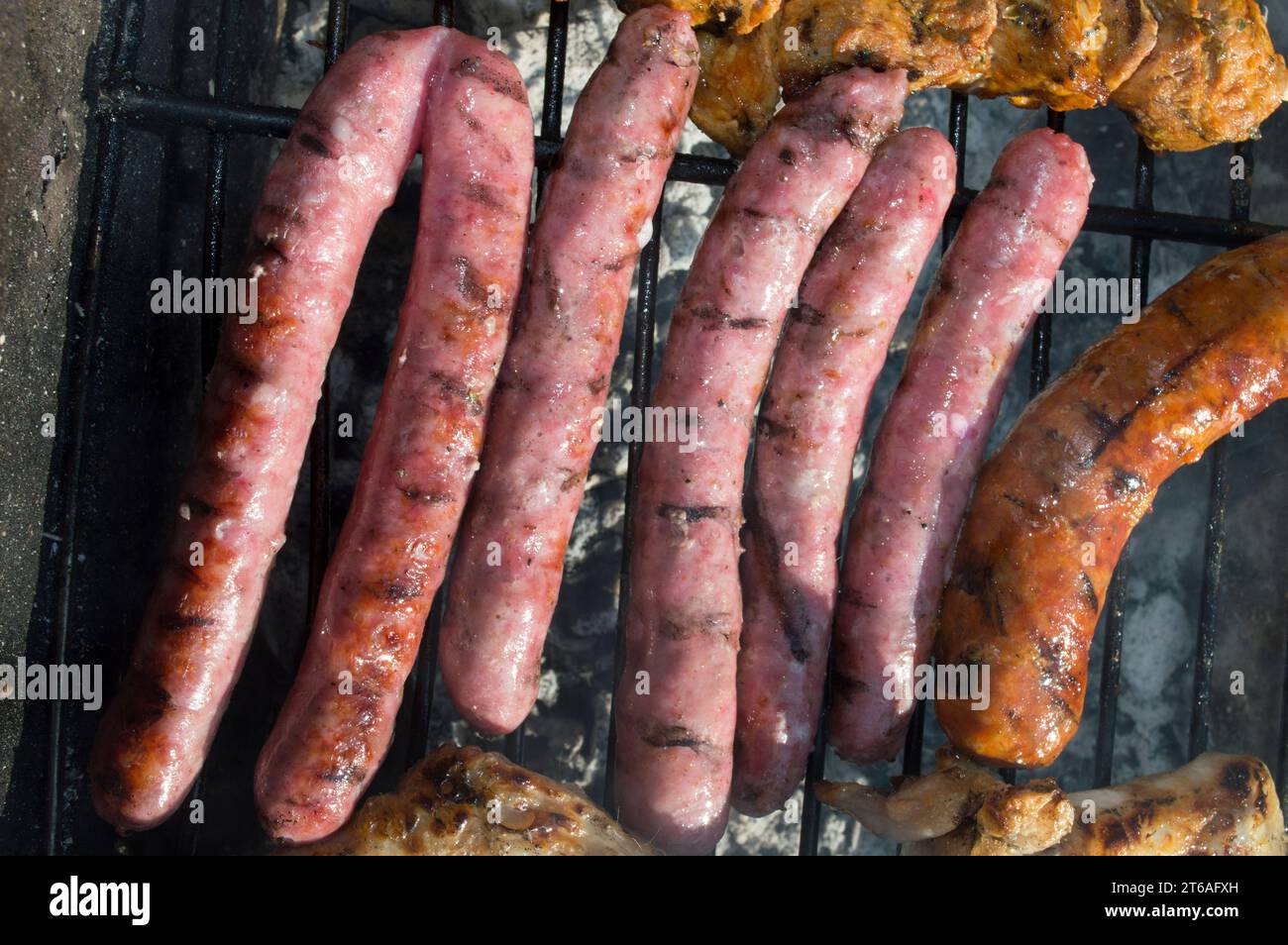 Barbacoa, salchichas y chorizo, carne de cerdo Stock Photo