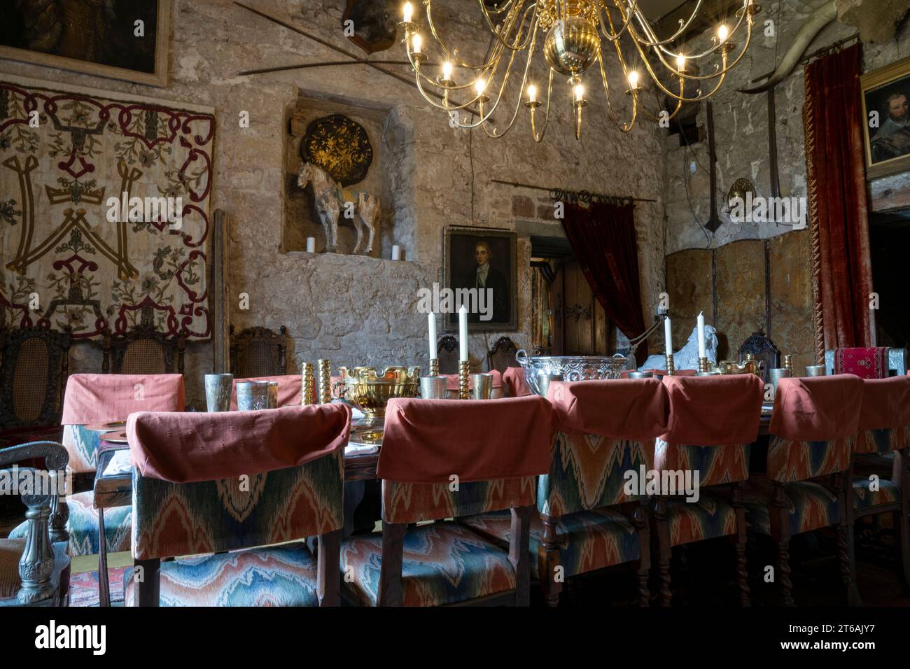 Medieval castle dining room hi-res stock photography and images - Alamy