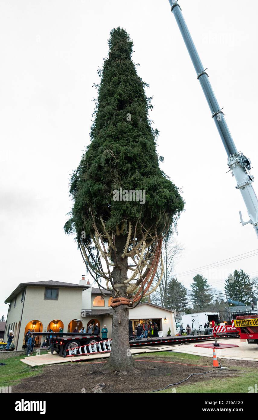 IMAGE DISTRIBUTED FOR TISHMAN SPEYER The wrapped 80foot tall, 12ton