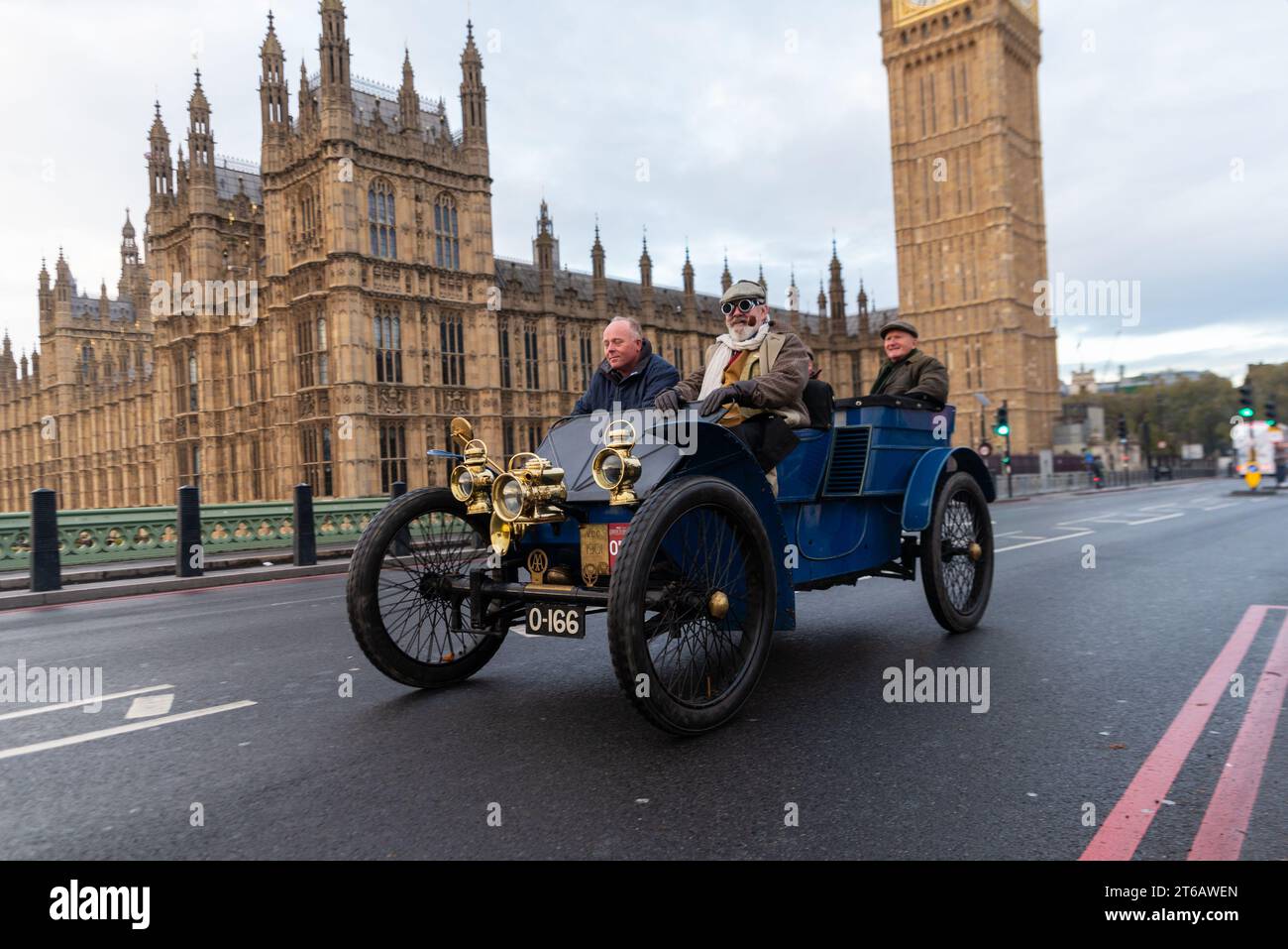 1901 Lanchester car participating in the London to Brighton veteran car run, vintage motoring event passing through Westminster, London, UK Stock Photo