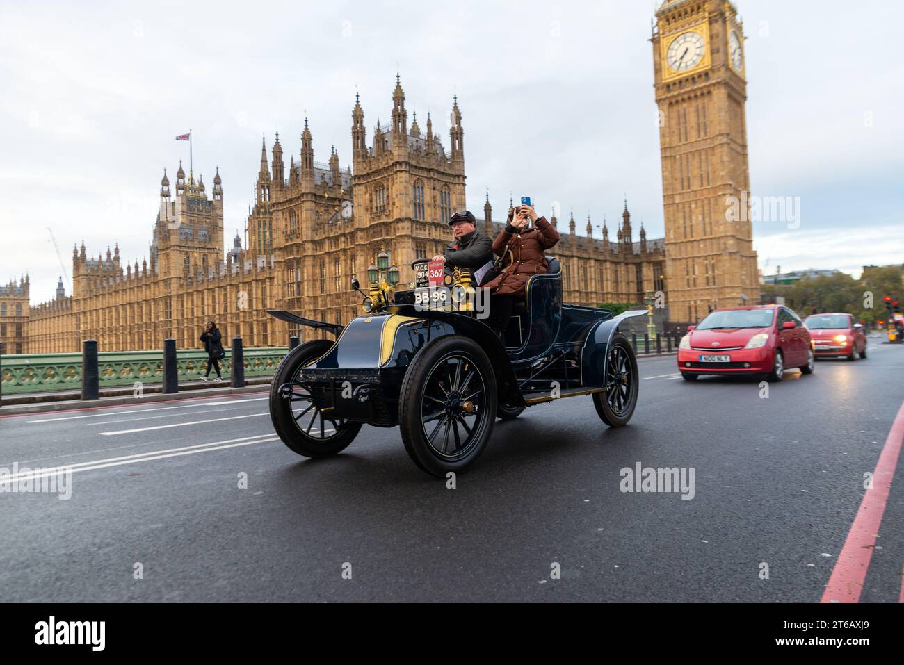 1904 Wilson-Pilcher 12/16hp Four-Cylinder Four-seat Phaeton car participating in the London to Brighton veteran car run, UK. Ross Brawn of F1 driving Stock Photo