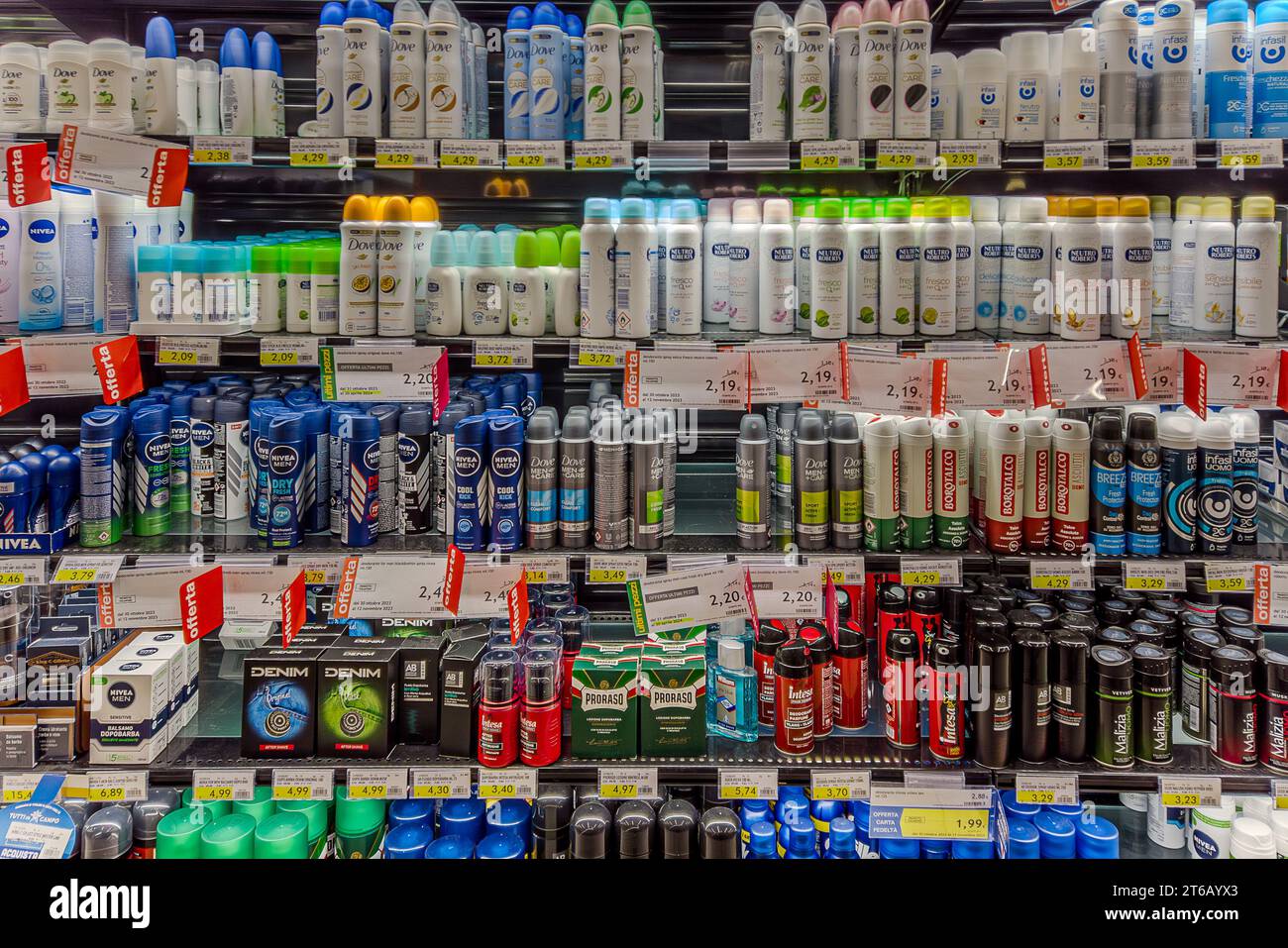 Deodorant store shelf hi-res stock photography and images - Alamy