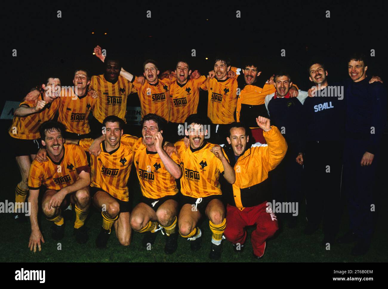 Wolves celebrate promotion May 1988. Front Alistair Robertson, Steve Bull, Micky Holmes, Andy Thompson, Nigel Vaughan. Back row Andy Mutch, Keith Downing, Floyd Streete, Phil Robinson, Gary Bellamy,  Jackie Gallagher, Barry Powell, Paul Darby, Graham Turner. Stock Photo