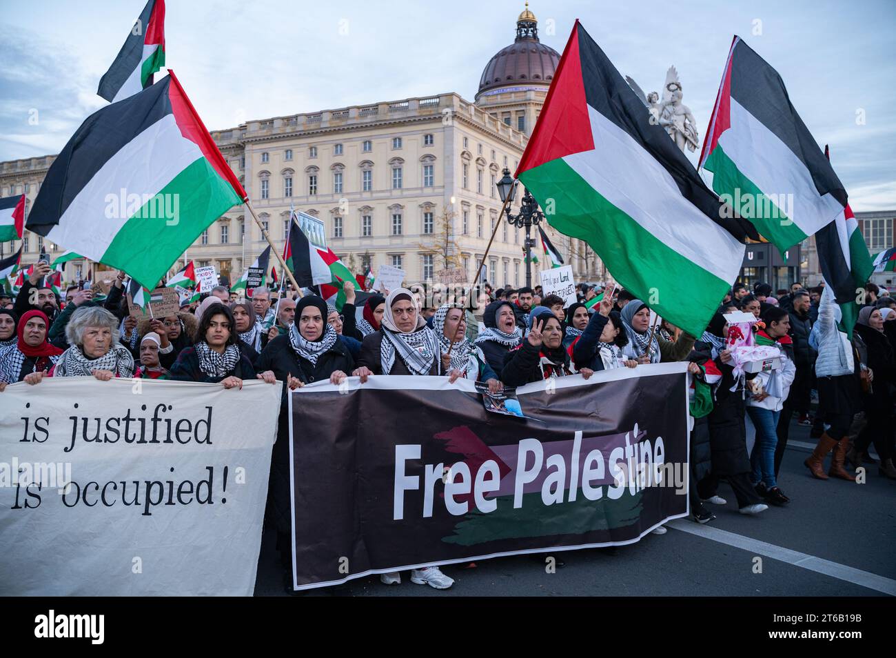 04.11.2023, Berlin, Germany, Europe - Over 8,000 participants show their solidarity and take part in a demonstration for Palestine and against Israel. Stock Photo