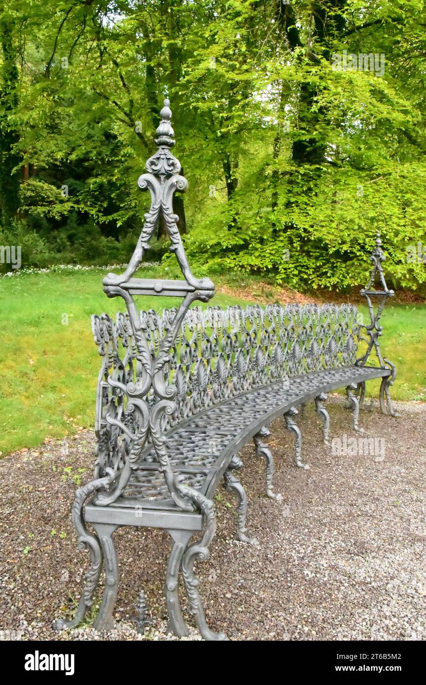 Bench in the park, Woodstock Gardens and Arboretum Stock Photo Alamy