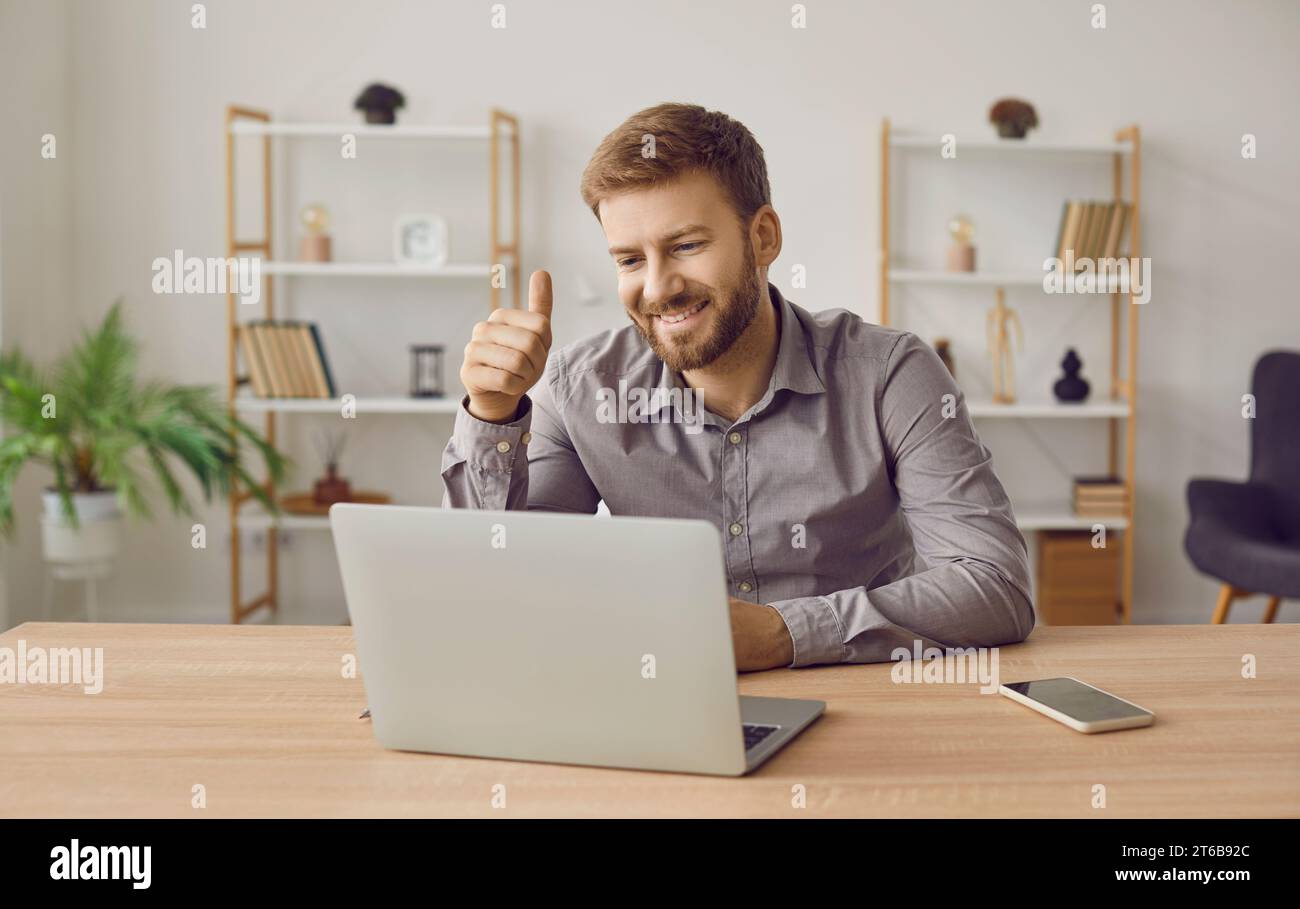 Pc business smile hand hi-res stock photography and images - Alamy
