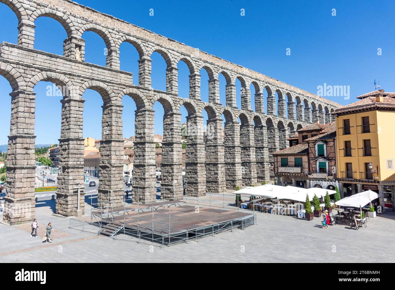 The Roman Aqueduct of Segovia (Acueducto de Segovia), Plaza del Azoguejo, Sergovia, Castile and León, Kingdom of Spain Stock Photo