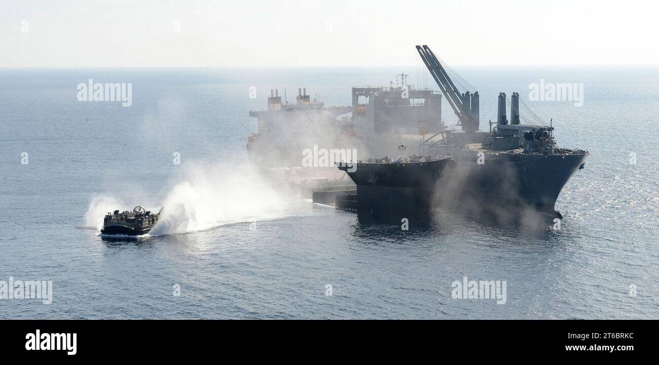 Usns bob hope hi-res stock photography and images - Alamy