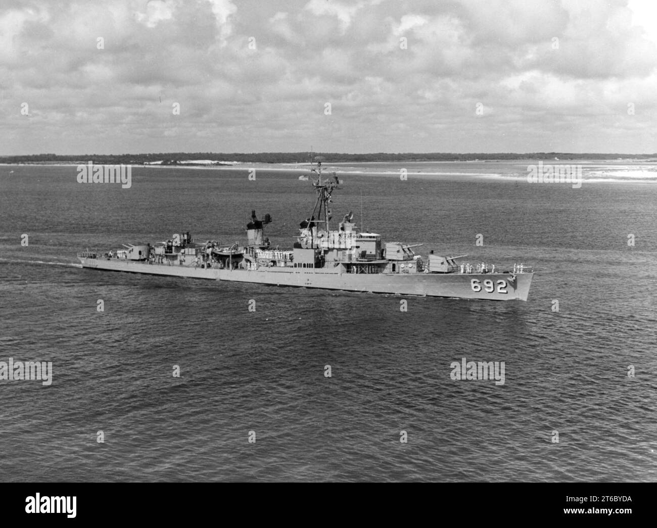 USS Allen M. Sumner (DD-692) underway in the 1950s Stock Photo - Alamy