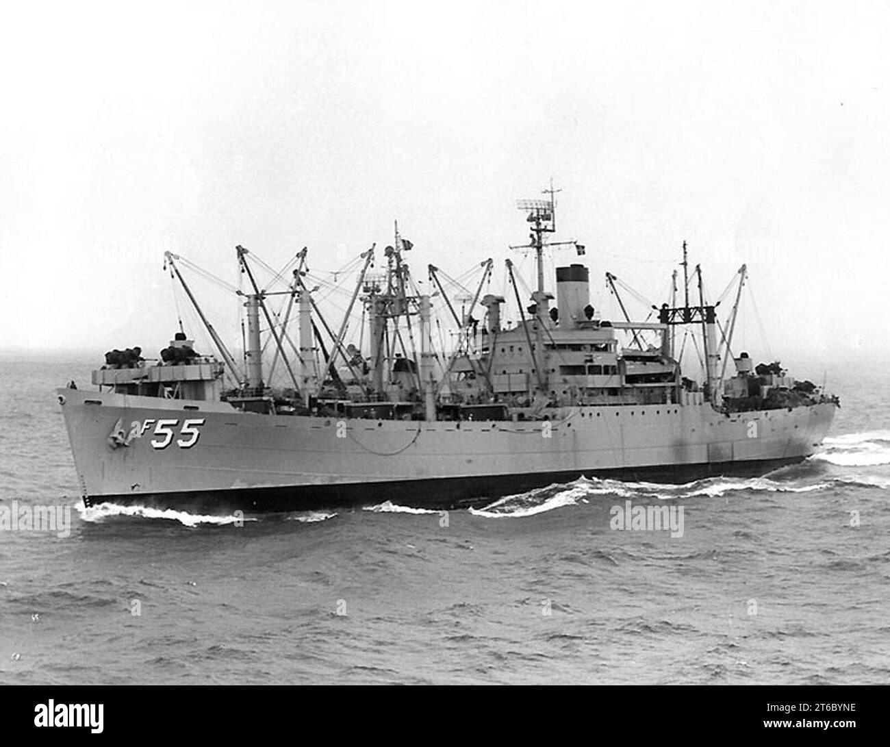 USS Aludra (AF-55) underway at sea on 17 September 1954 Stock Photo
