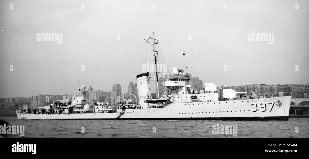 USS Benham (DD-397) anchored off New York City (USA), in 1939 Stock ...