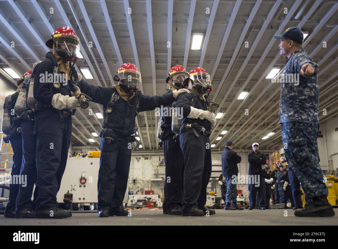 USS Bonhomme Richard (LHD 6) Air Department Sailors Combat Simulated Fire 170224 Stock Photo