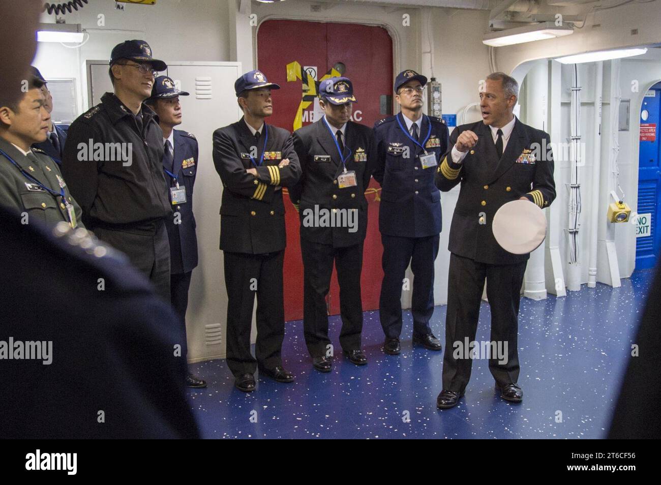 USS Bonhomme Richard (LHD 6) Japan Self-Defense Force Joint Staff College Tour 161208 Stock Photo