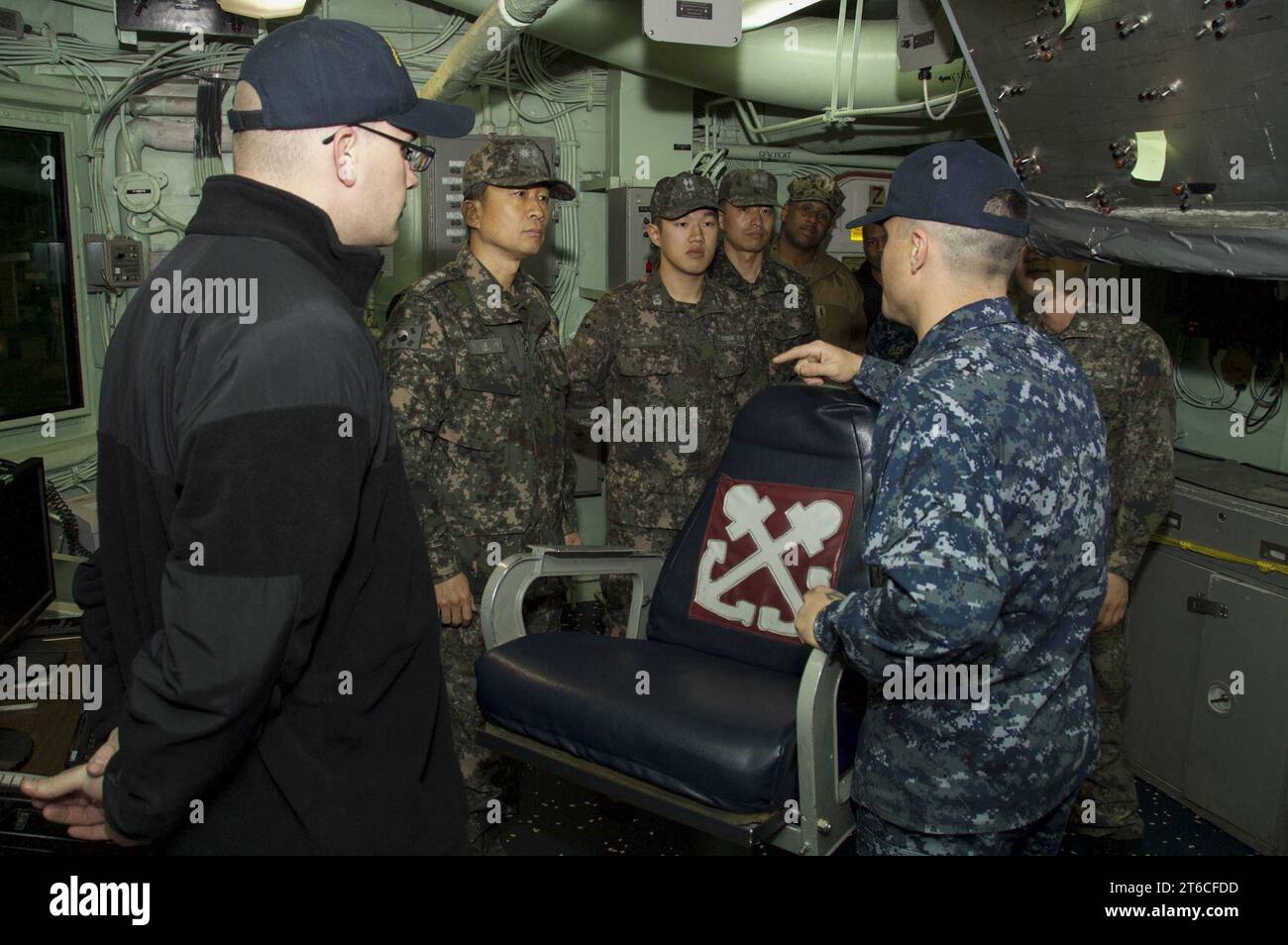 USS Bonhomme Richard (LHD 6) USS Ashland Departs 170223 Stock Photo