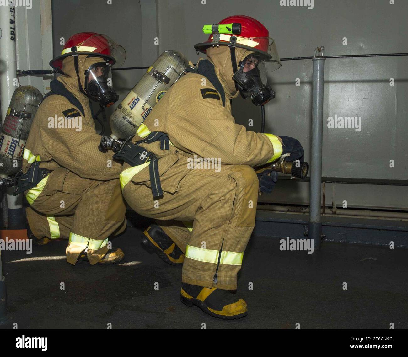 USS BOXER (LHD 4) 131221 Stock Photo - Alamy