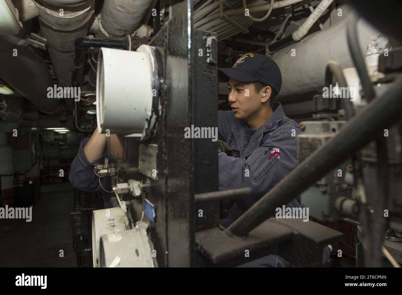 USS BOXER (LHD 4) 140226 Stock Photo - Alamy