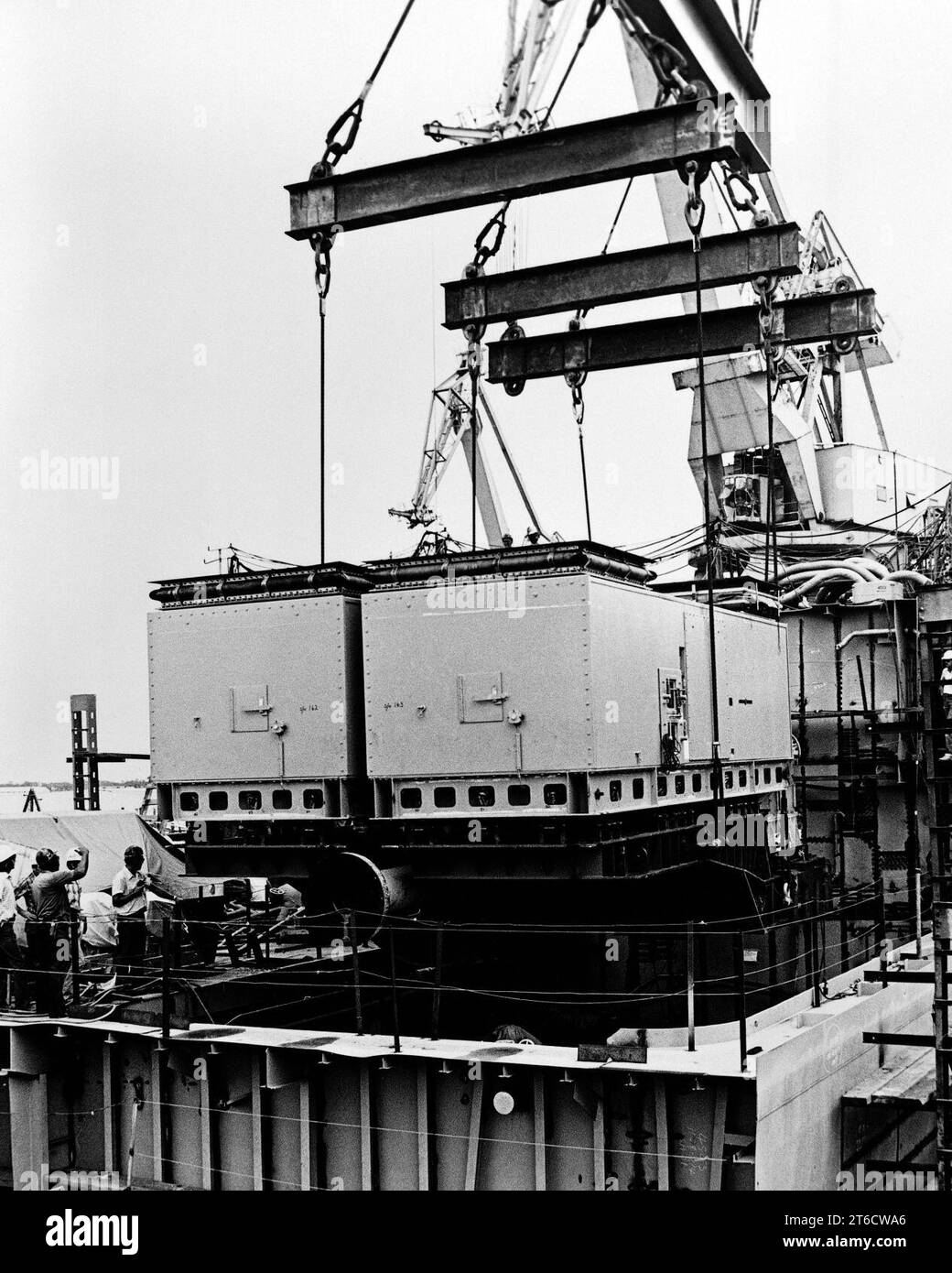 Uss Module USS Bunker Hill (CG-52) LM2500 modules Stock Photo - Alamy