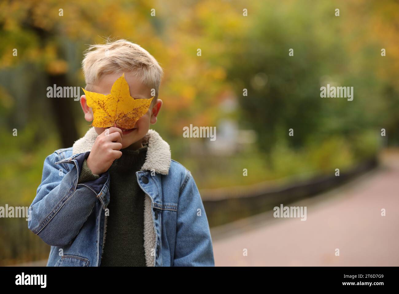 Boy in green covering face hi-res stock photography and images - Alamy