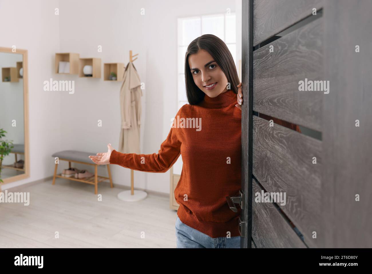 Woman welcoming at door hi-res stock photography and images - Alamy