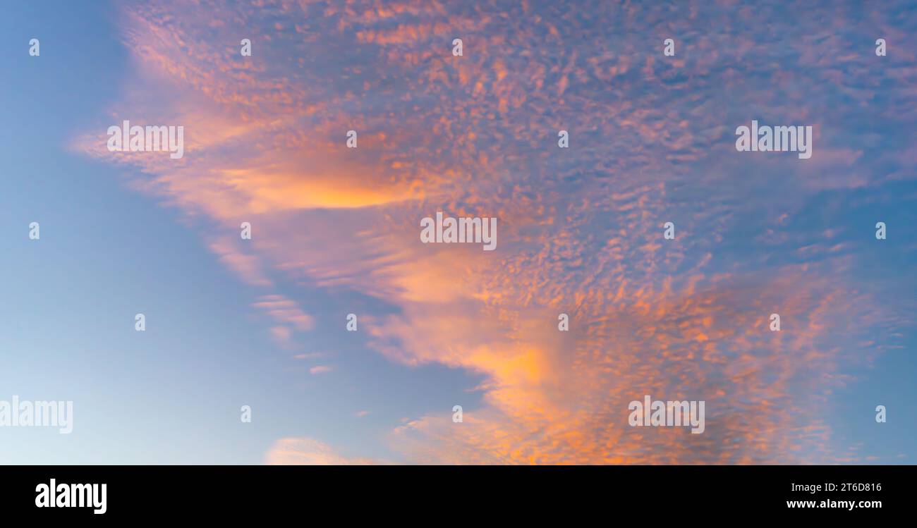 Orange colour cloud formation hi-res stock photography and images - Alamy