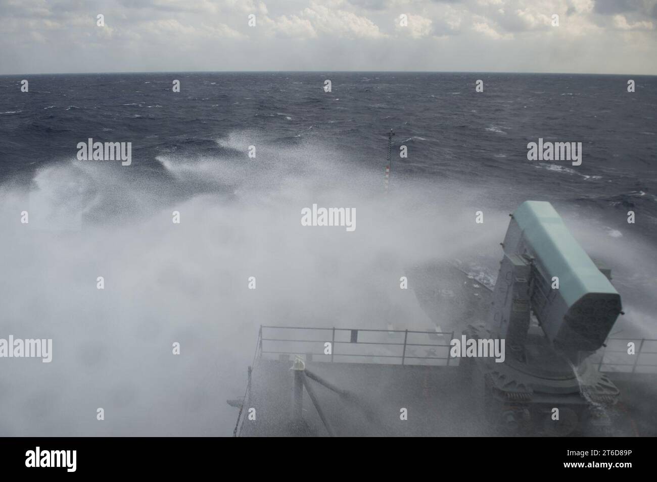 USS Comstock in heavy seas 150201 Stock Photo