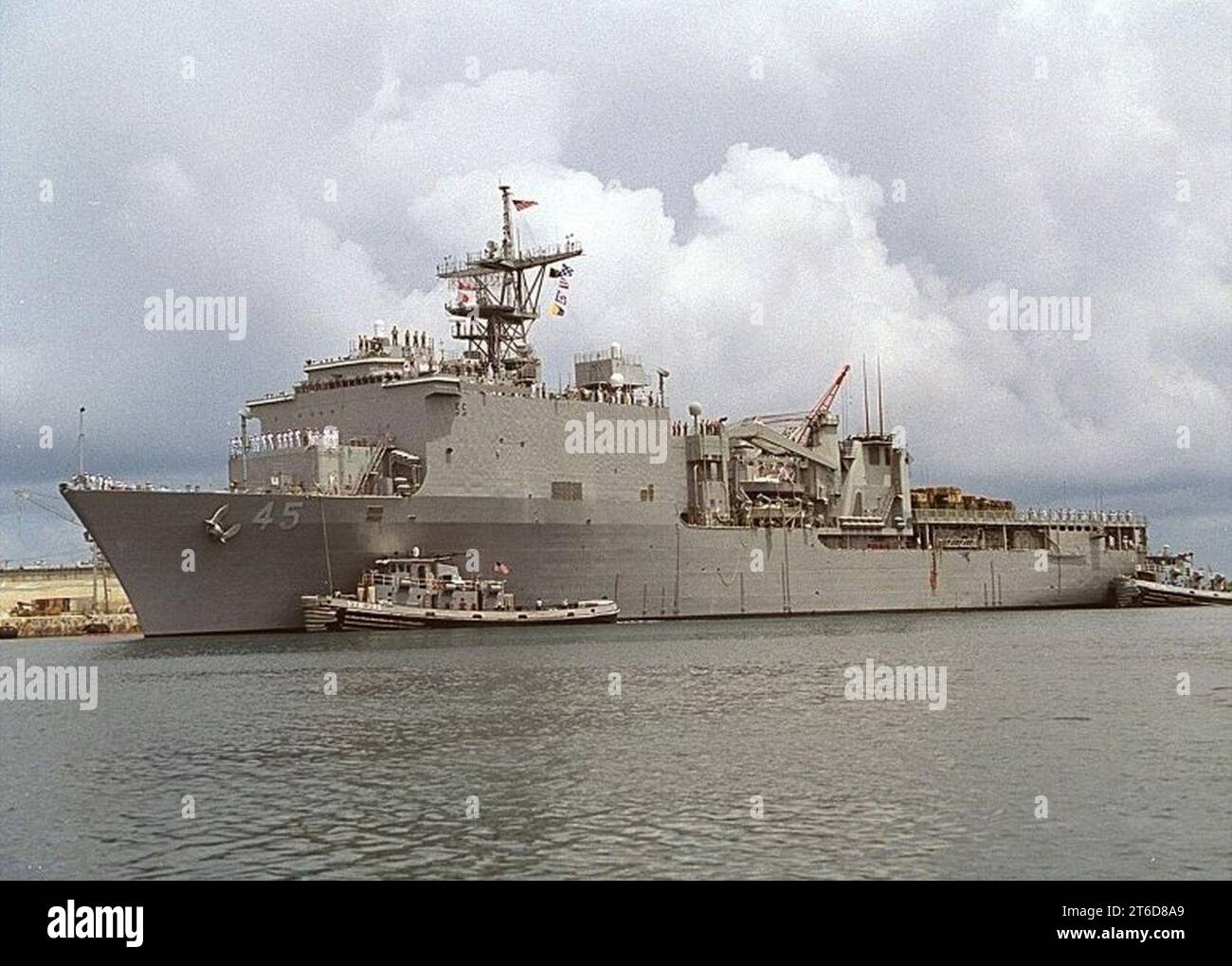 USS Comstock LSD-45 Stock Photo - Alamy