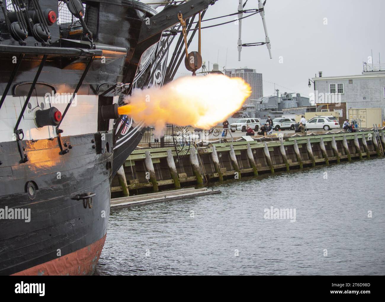 Memorial day 21 gun salute hi-res stock photography and images - Alamy