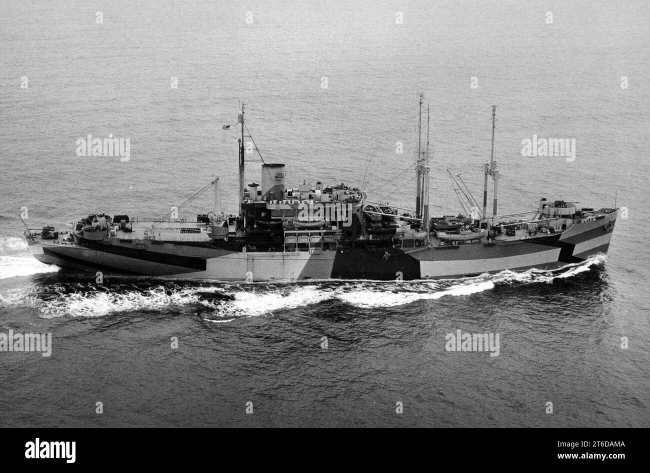 USS Cumberland Sound (AV-17) underway at sea on 20 September 1944 Stock ...