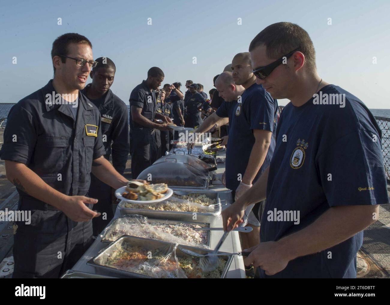 USS Dewey (DDG 105) 141102 Stock Photo - Alamy
