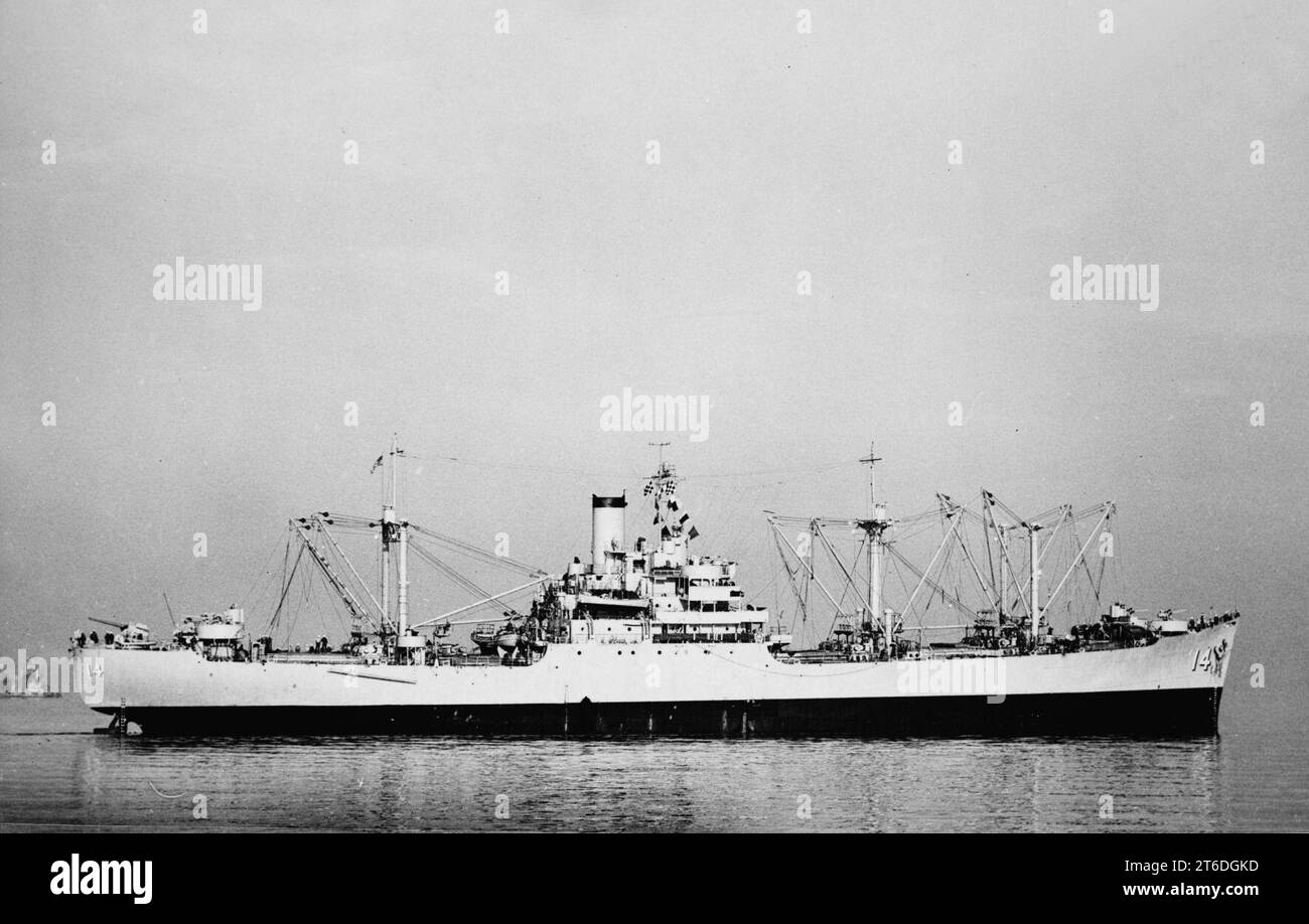 USS Firedrake (AE-14) in 1952 Stock Photo