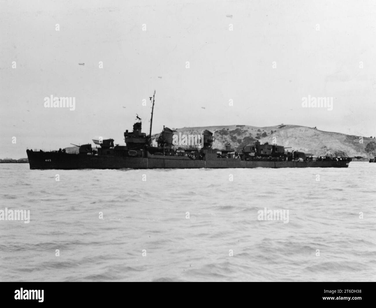 USS Fletcher (DD-445) off the Mare Island Naval Shipyard, California ...