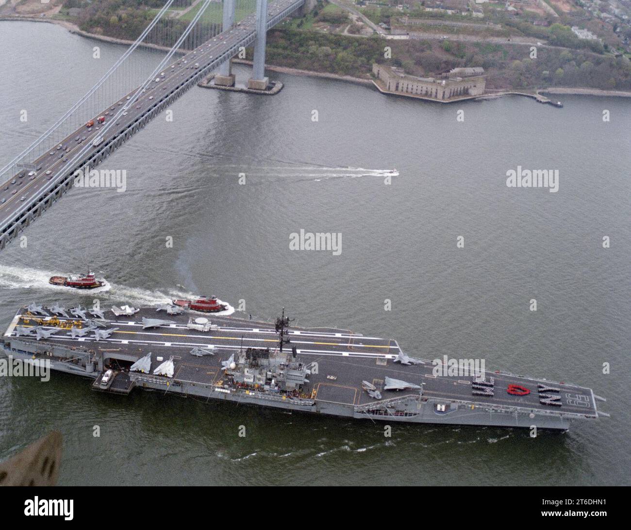Uss forrestal cv 59 hi-res stock photography and images - Alamy