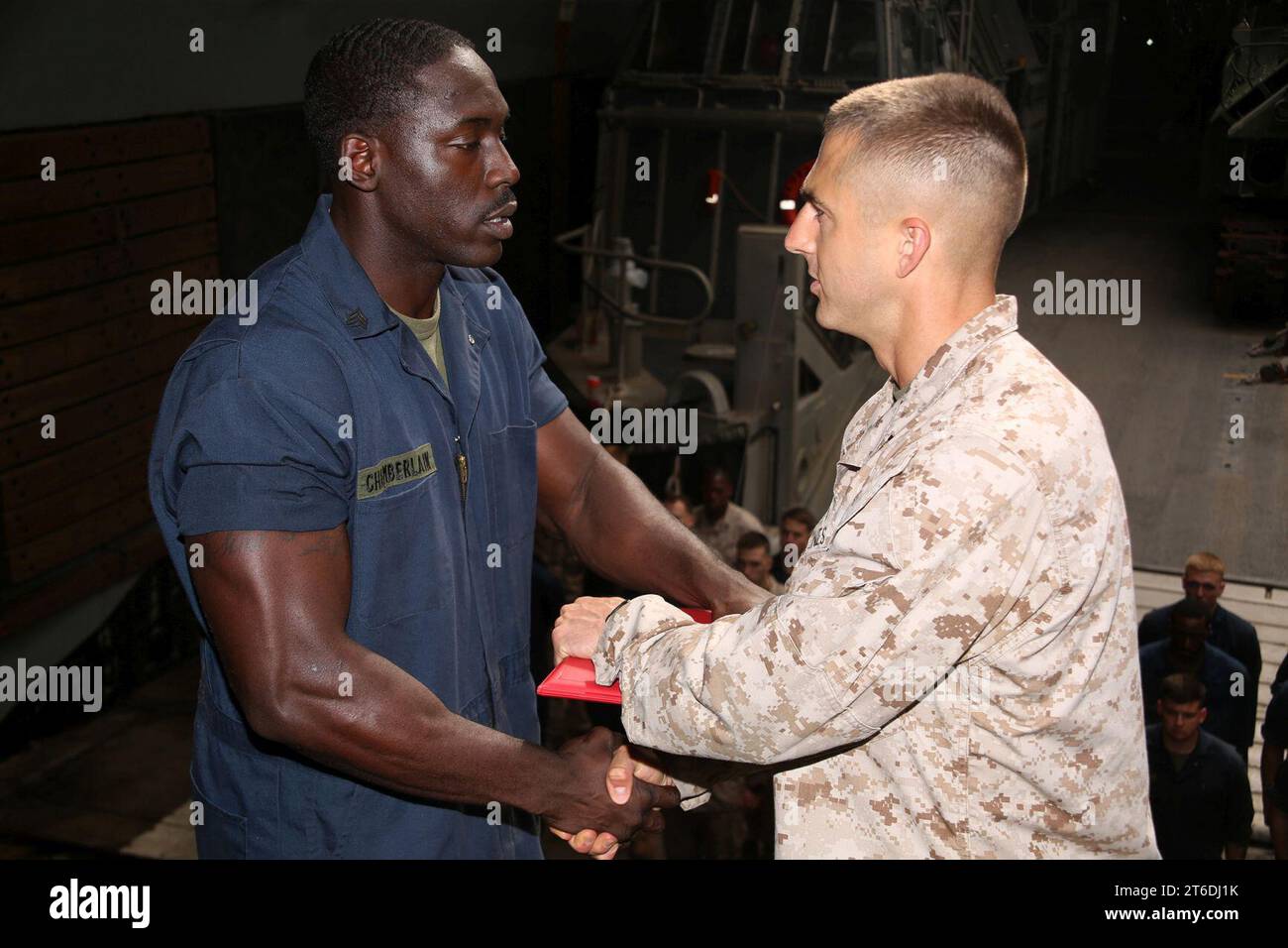 USS Fort McHenry (LSD 43) 150319 Stock Photo - Alamy