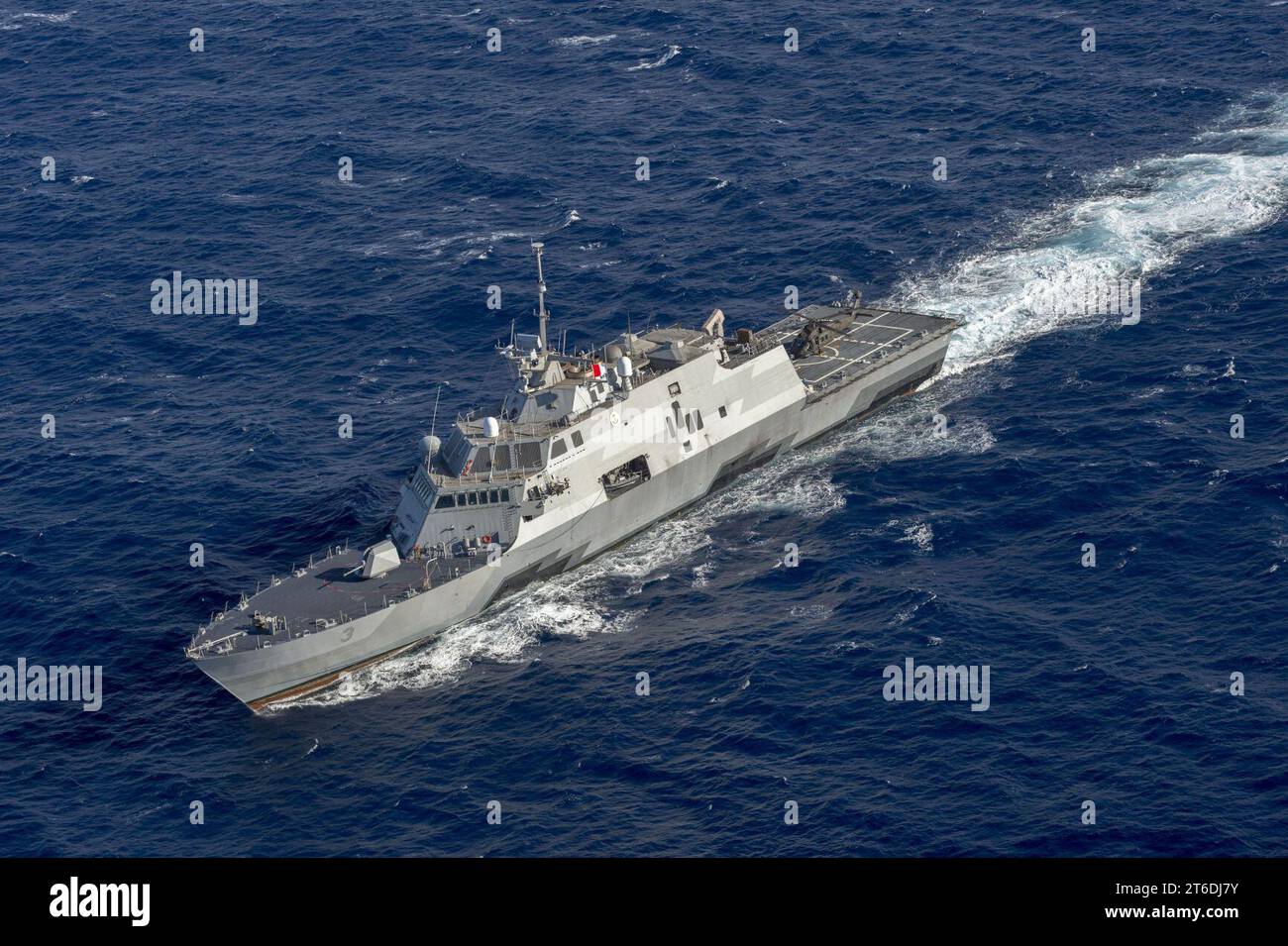 USS Fort Worth (LCS-3) at sea off Hawaii in November 2014 Stock Photo