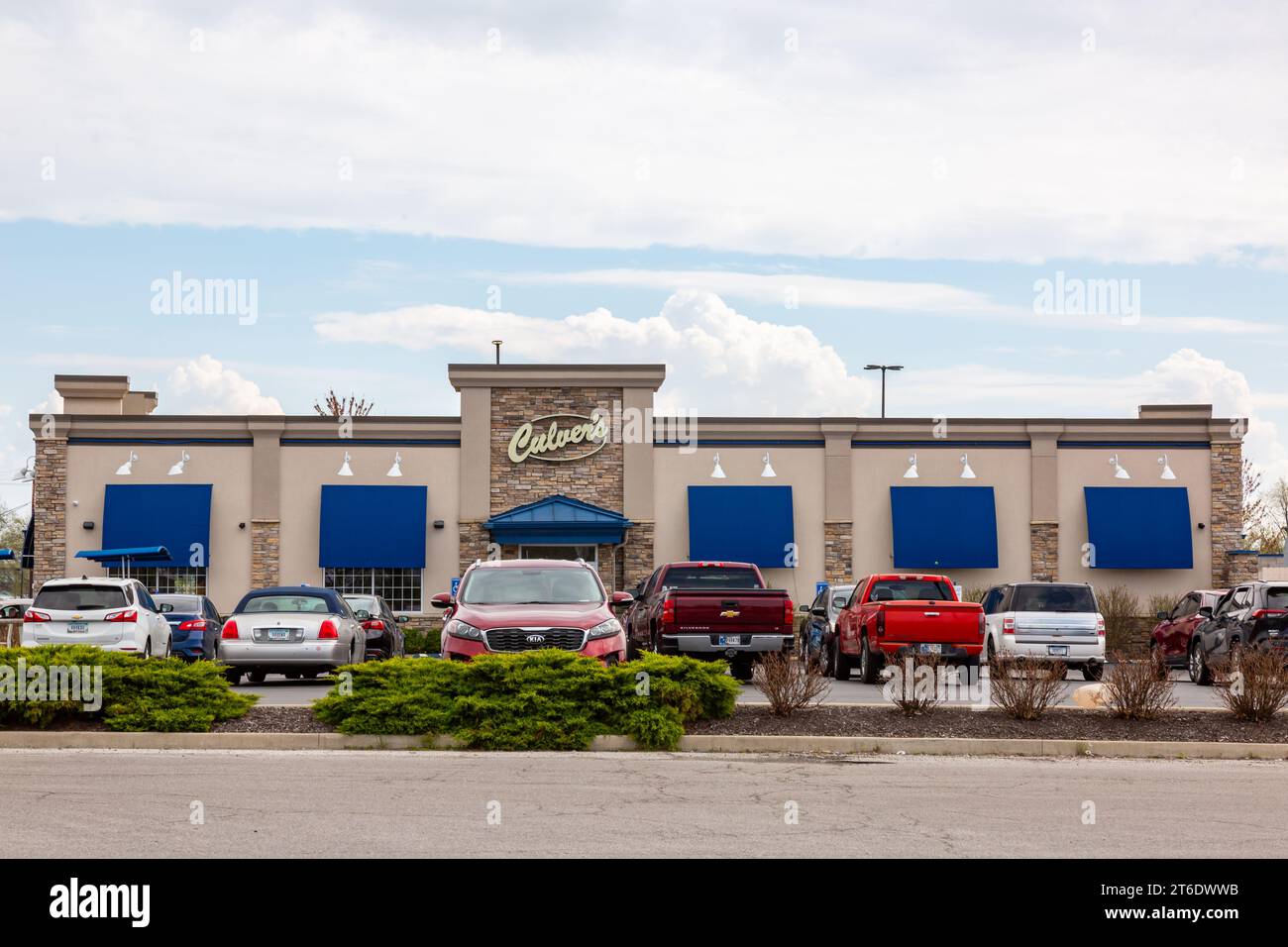 Maplewood plaza hires stock photography and images Alamy