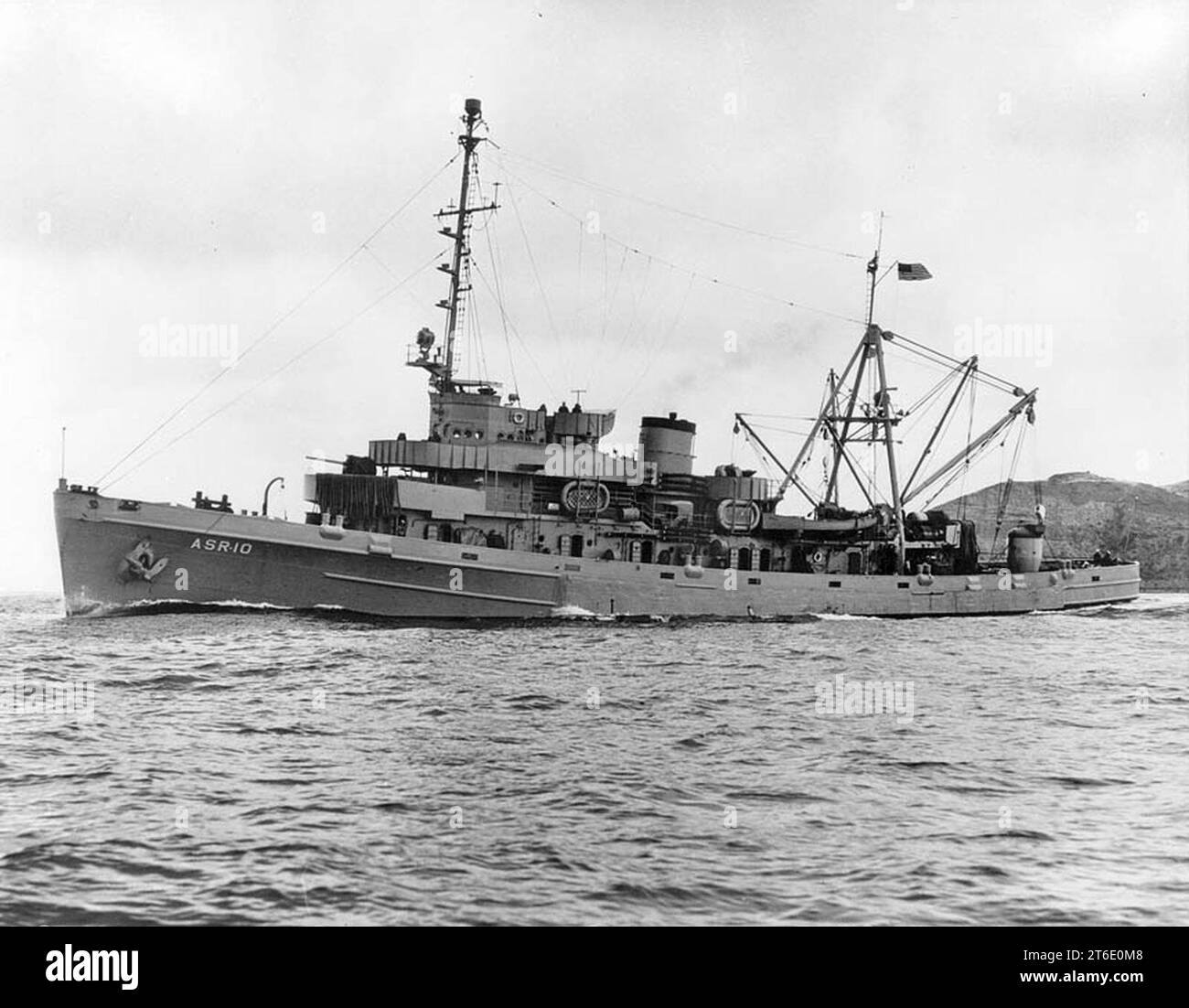 USS Greenlet (ASR-10) underway, circa in the late 1940s (USN 1046254) Stock Photo