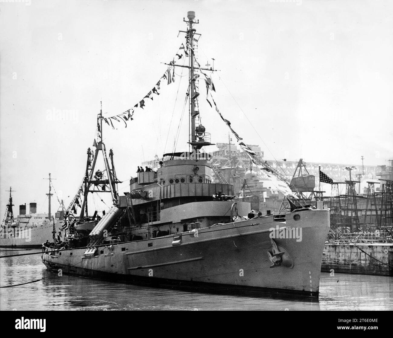 USS Greenlet (ASR-10) at the Hunters Point Naval Shipyard, California (USA), on 20 May 1950 (7576742) Stock Photo