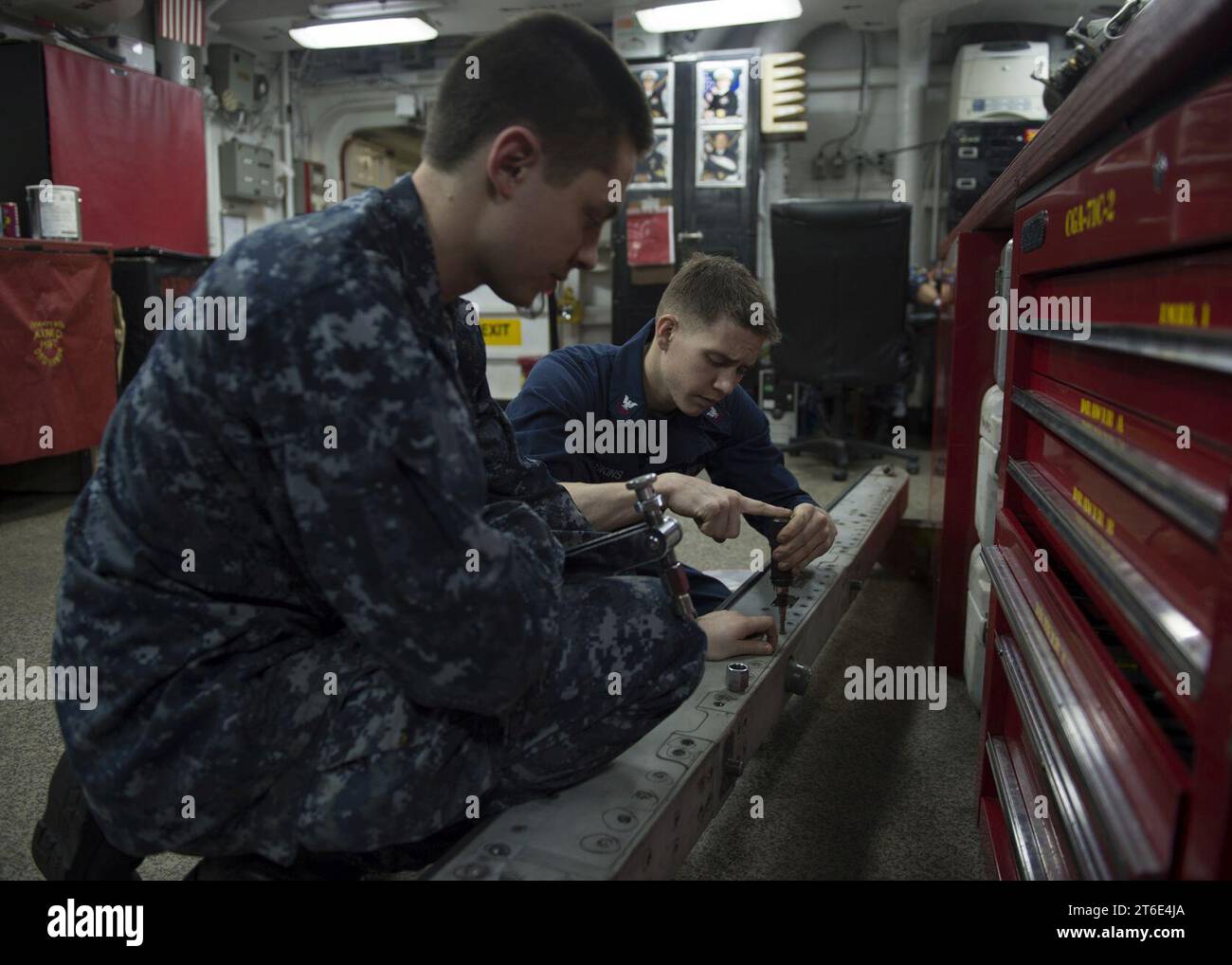 USS Harry S. Truman (CVN 75) 140221 Stock Photo - Alamy
