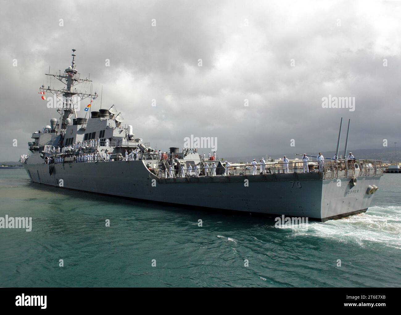 USS Hopper (DDG70) stern Stock Photo Alamy