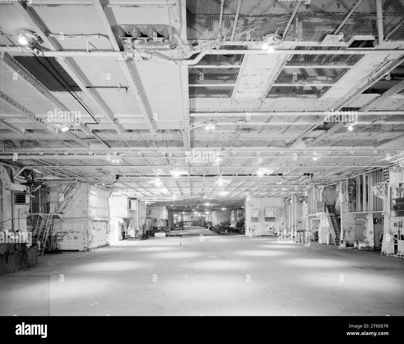 USS Hornet (CVS-12) hangar bay looking forward 1992 Stock Photo - Alamy