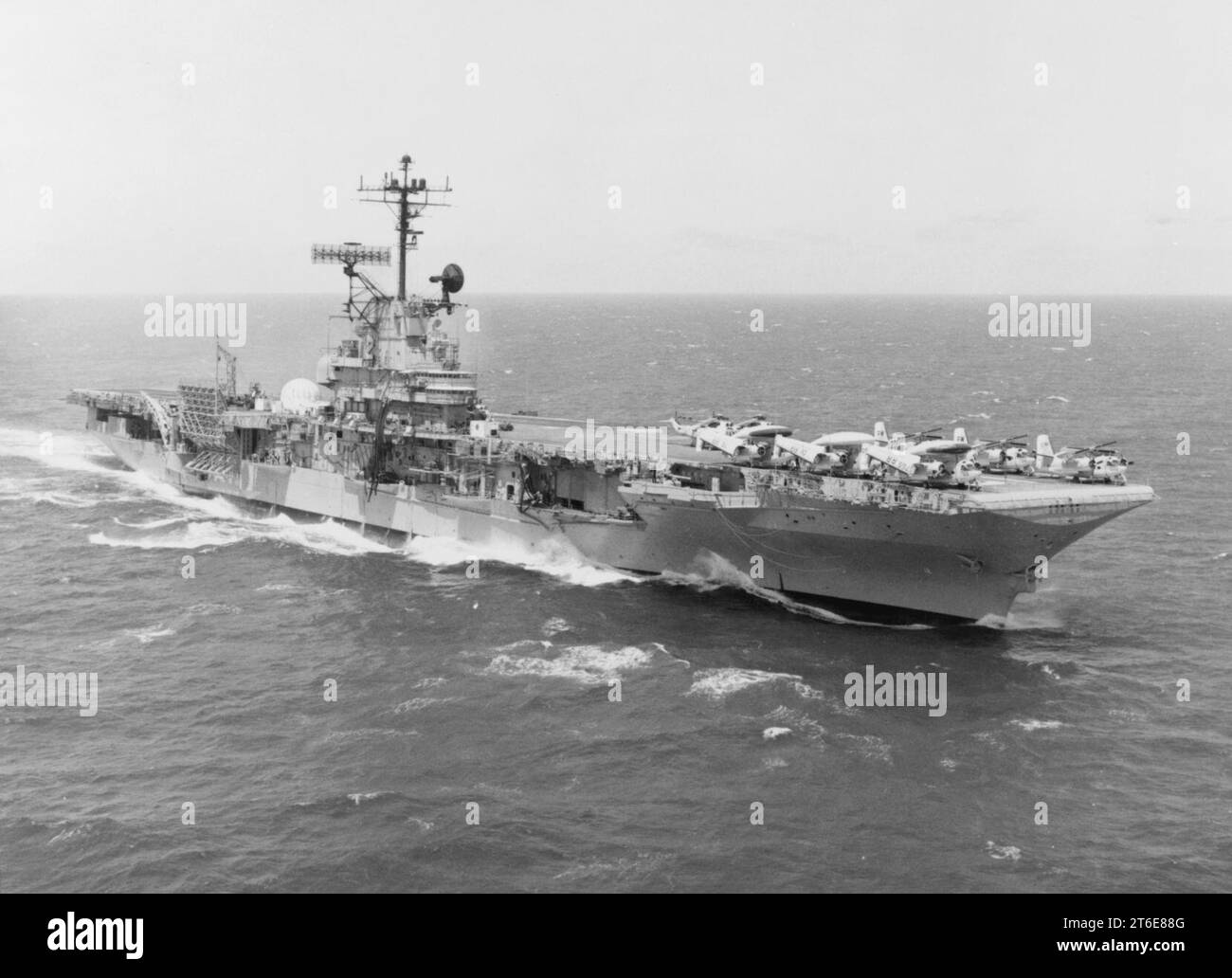 USS Hornet (CVS-12) Underway In October 1969 Stock Photo - Alamy