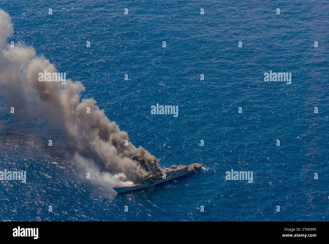 USS Ingraham (FFG-61) is sunk as a target on 15 August 2021 (210815 ...