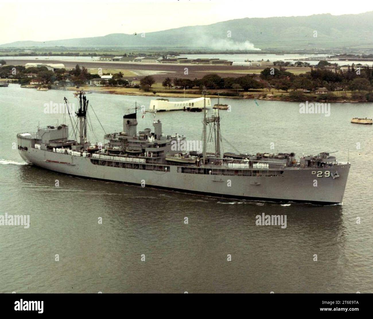 USS Isle Royale (AD-29) at Pearl Harbor, in June 1963 (KN-55116) Stock Photo
