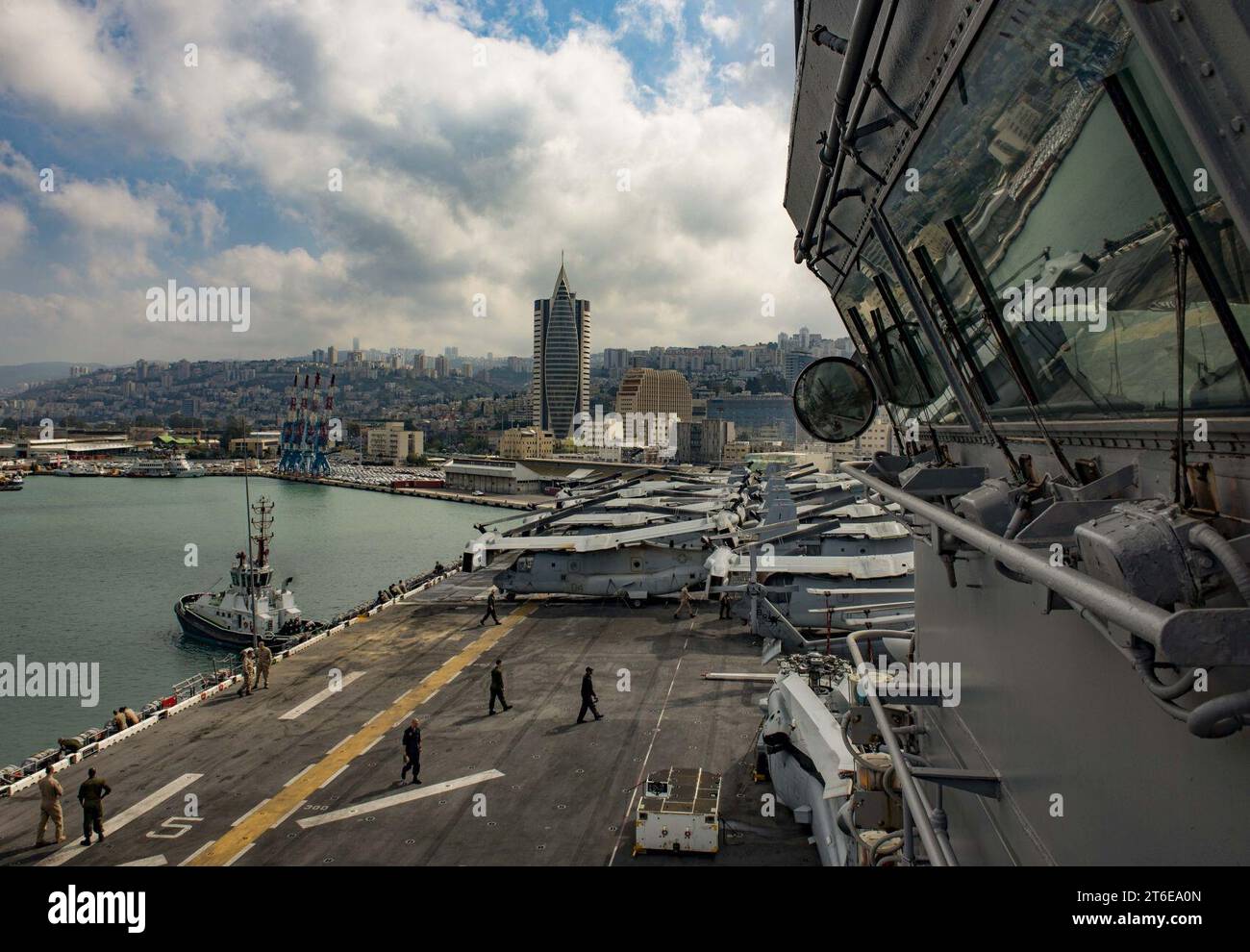 USS Iwo Jima (LHD 7) arrives in Haifa, Israel. (39014423660) Stock Photo