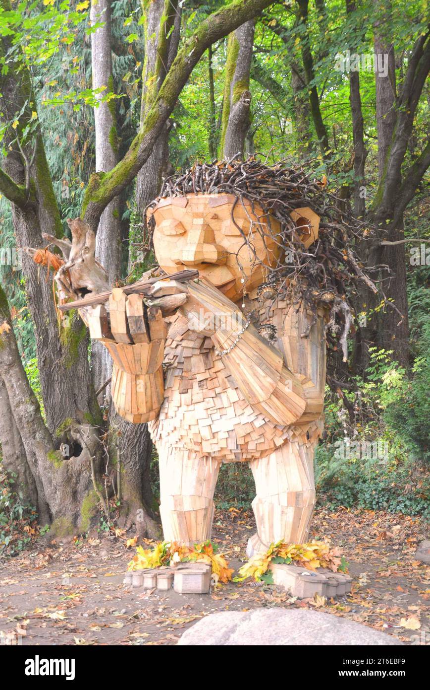 Bruunidun The Flute playing Troll by Thomas Dambo, West Seattle Lincoln Park Stock Photo