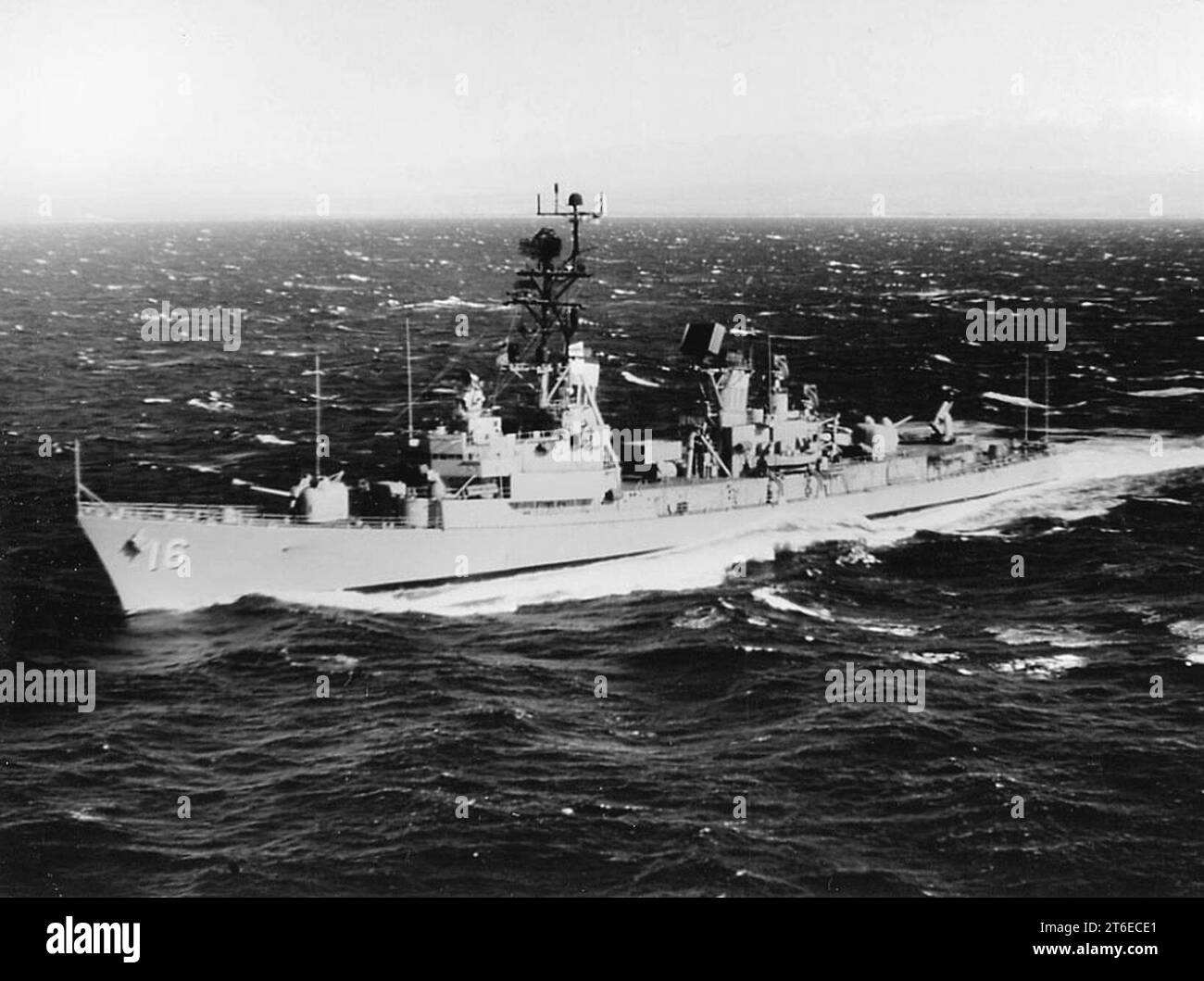 USS Joseph Strauss (DDG-16) underway in the Pacific Ocean in 1970 Stock Photo